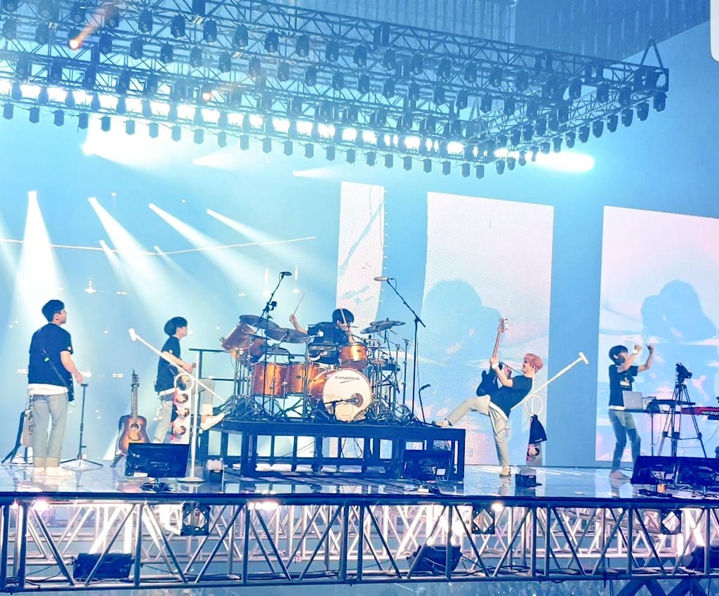 데이식스 이런 콘서트 사진만 보면 우는거 나야나 | 인스티즈