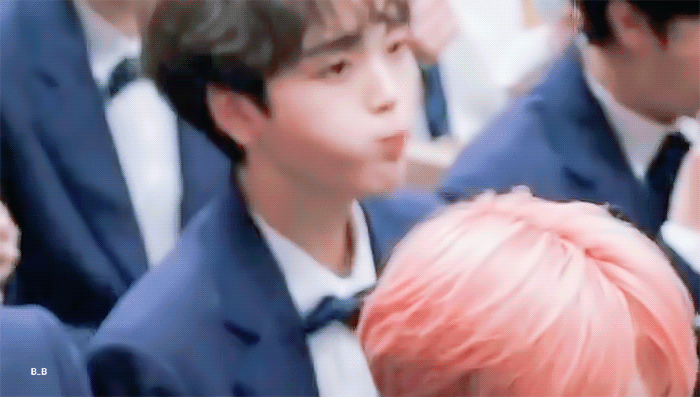 함미들이 또 자기꺼 뺏어먹을까봐 눈치보는 송형준 | 인스티즈