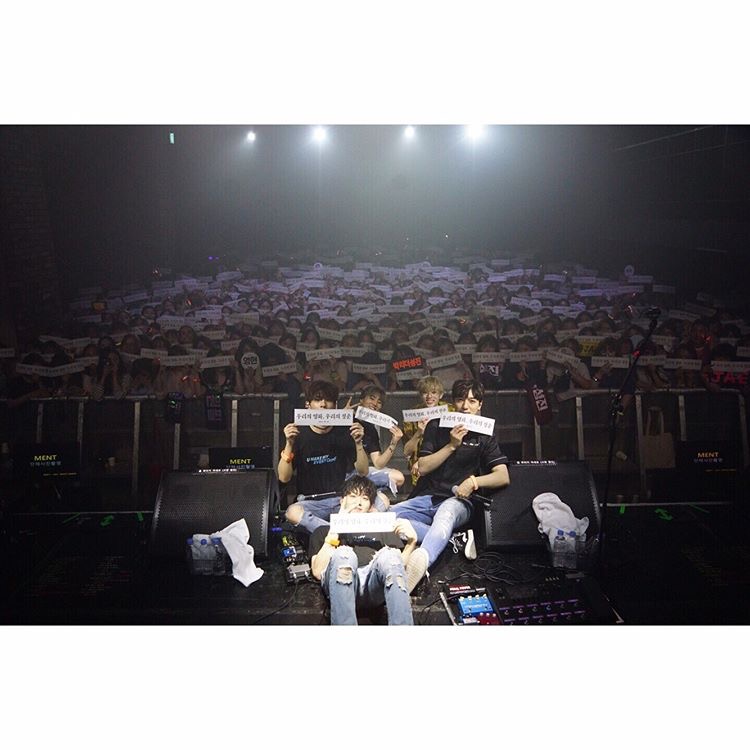 데이식스 데뷔 초 ~ 현재 공연장 커져가는 짜릿한 과정 | 인스티즈