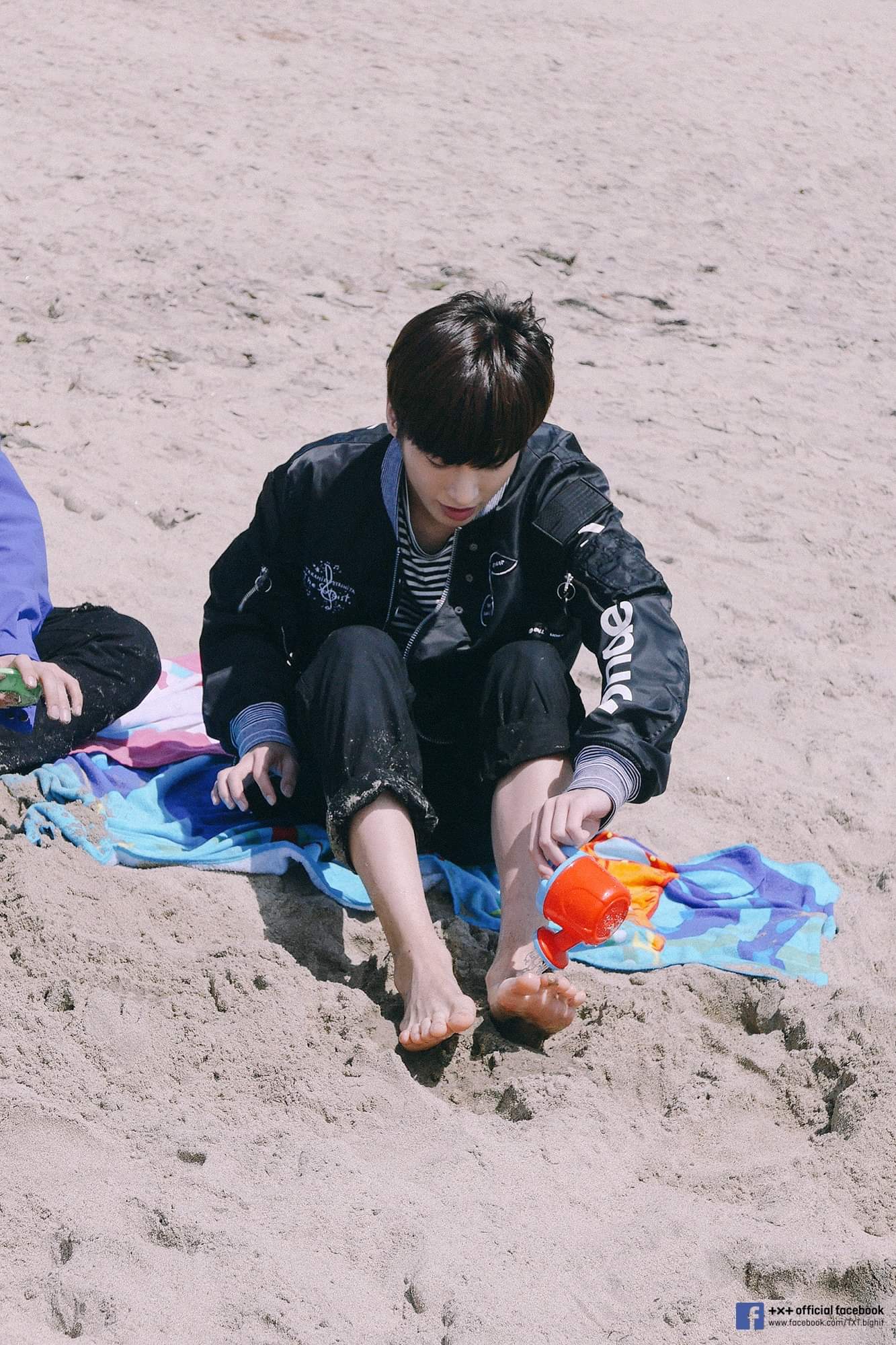 투바투 꽃에 물 주는 거 너무 귀엽다ㅋㅋㅋㅋ | 인스티즈