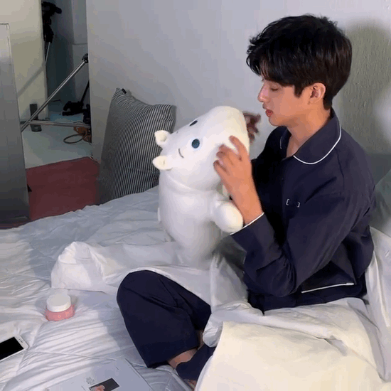 김민규 앞으로 이런 표정 하지마 | 인스티즈