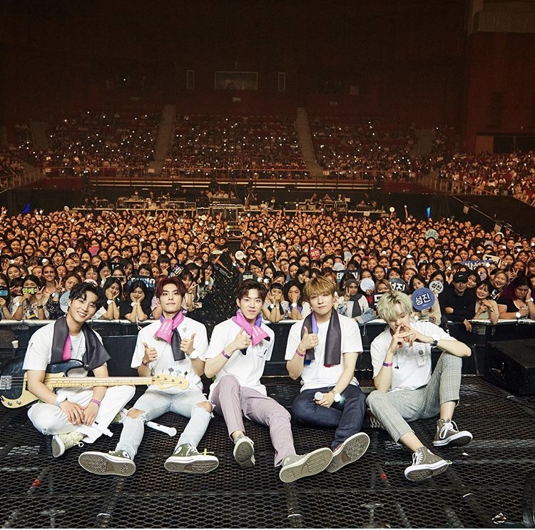 데이식스 데뷔 초 ~ 현재 공연장 커져가는 짜릿한 과정 | 인스티즈