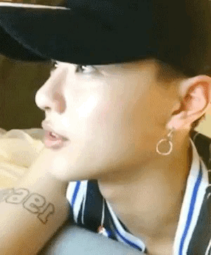 이거 내가 조승연 몰래 쳐다보다가 알아차려서 나 보는것같앜ㅋㅋㅋㅋ | 인스티즈