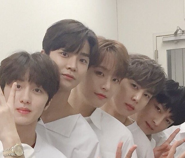 오른쪽으로 갈수록 쌍커풀이 사라지는 그룹 | 인스티즈