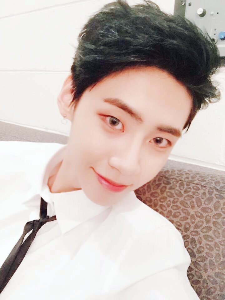 이진혁 셀카 실력 마니 늘어따 진짜 | 인스티즈