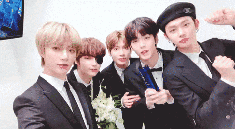 투바투 팬들 모아들아 생일축하해➰💜🤍 | 인스티즈