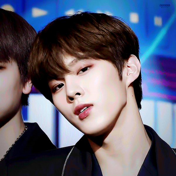 아니 김우석 얼굴이 잘생긴건데ㅋㅋㅋㅋㅋㅋㅋㅋㅋ | 인스티즈