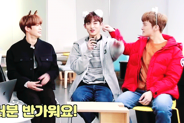 ㄱ 모두가 사랑하는 윈윈은 저를 좋아해요 와 스킨쉽 싫어하고 치대는 성격이 아닌 마크가 치대는 윈윈 | 인스티즈