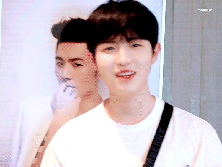 다들 보고 기분좋아지시라고 행복한 김재환와르르 | 인스티즈