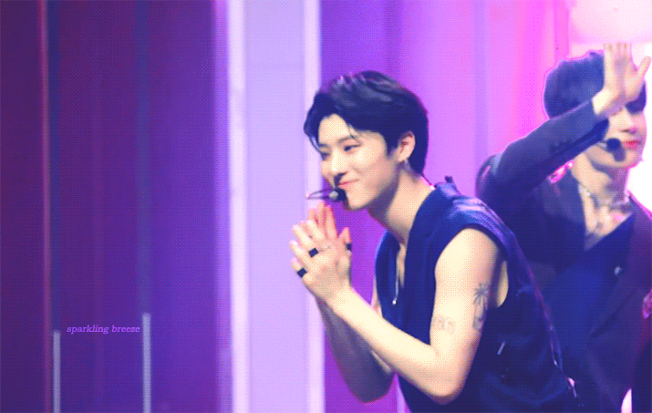 사녹에 팬들보러 올라왔는데 자켓벗고 민소매만 입고 나와 타투가 다보이는 조승연을 봤을때의 기분이란 | 인스티즈