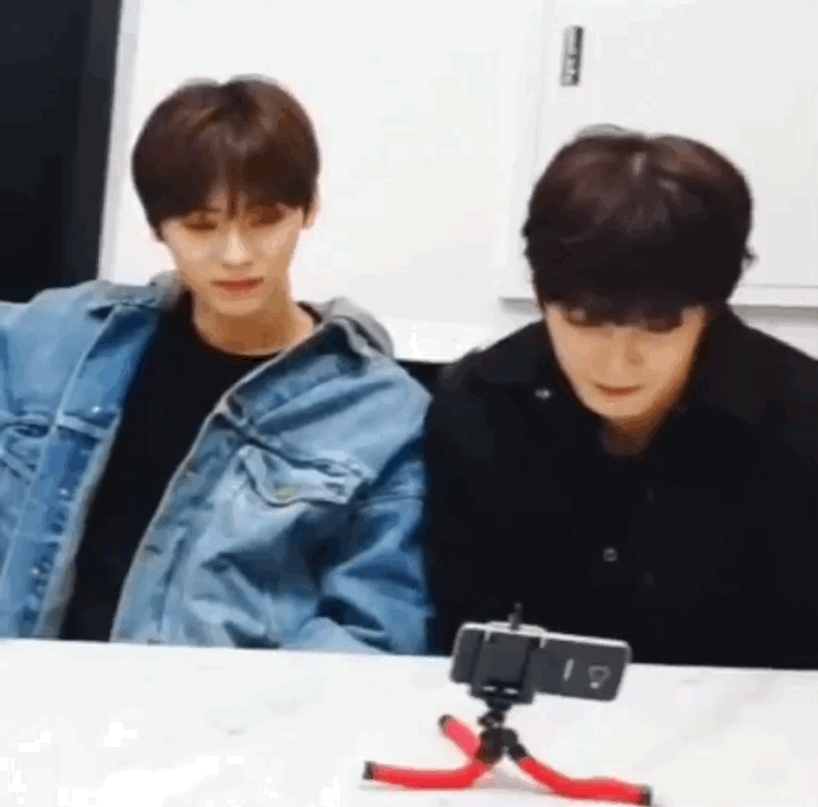 ㄱ 이 시간에 년북 보고싶은거 정상? | 인스티즈