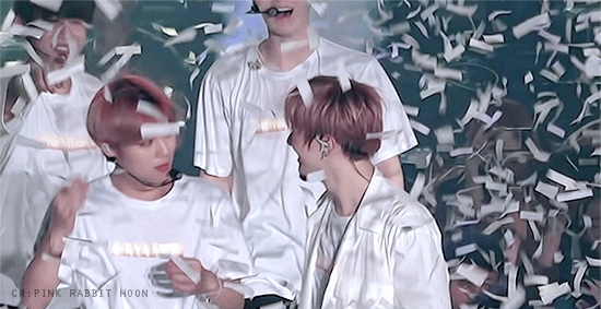 정전기나서 꺄르르거리는 애들... | 인스티즈