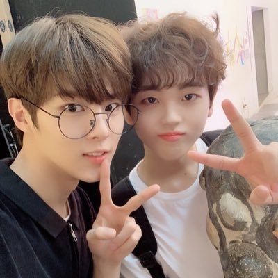 근데 김우석 송형준 너무 귀엽지 않음? | 인스티즈