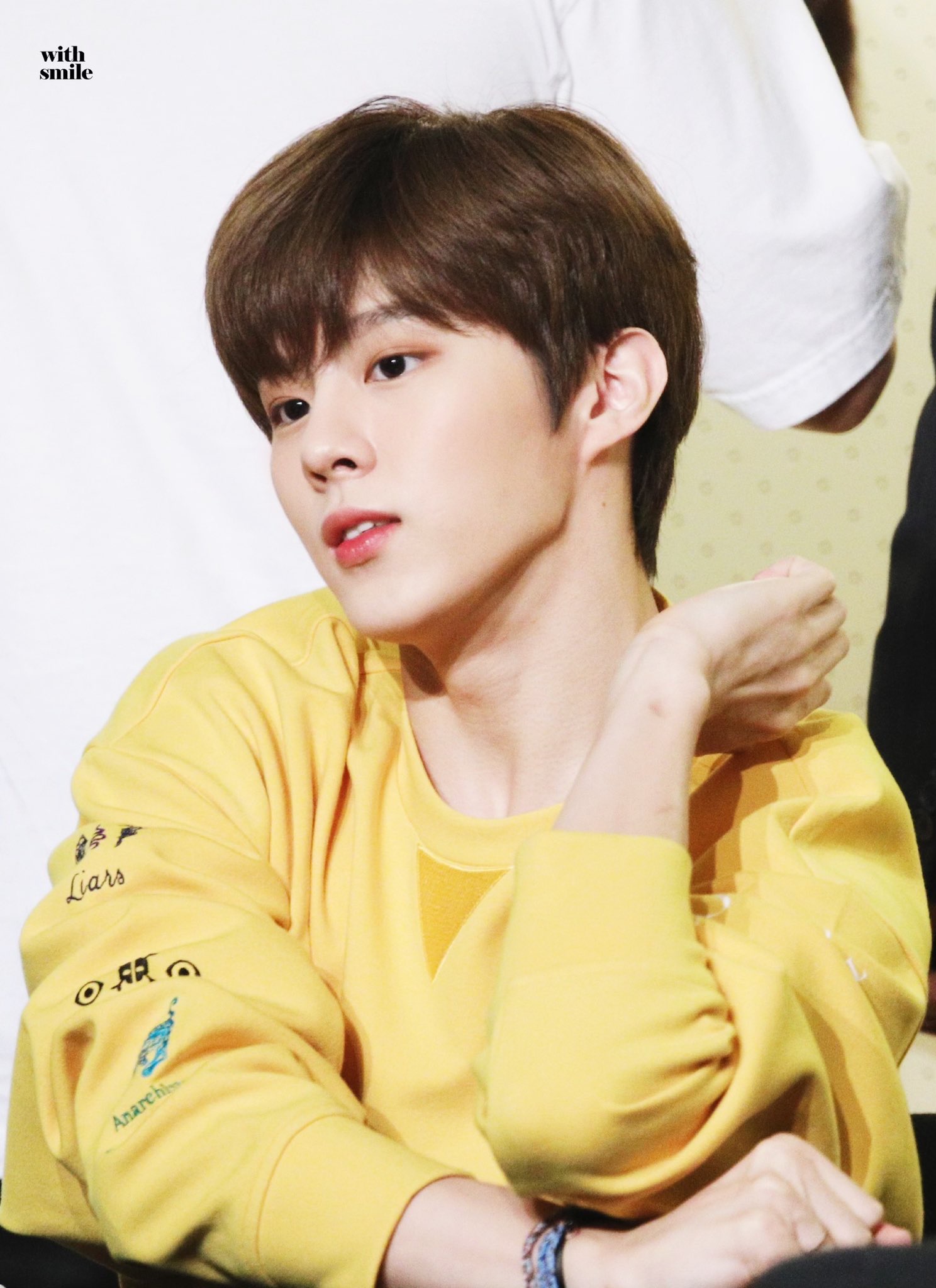 김우석은 진짜 사기인게 왜 이 얼굴에 | 인스티즈