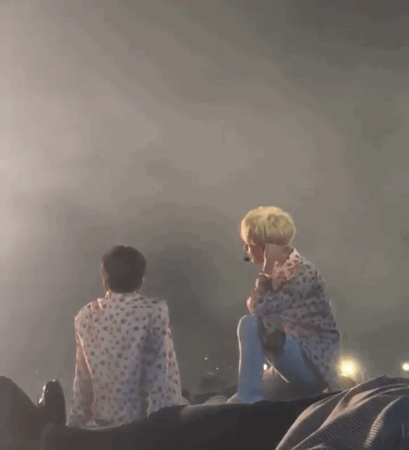 비오는날 무대에서 살짝 미끄러졌는데 끝나고 바로 걱정해주는 짤 | 인스티즈