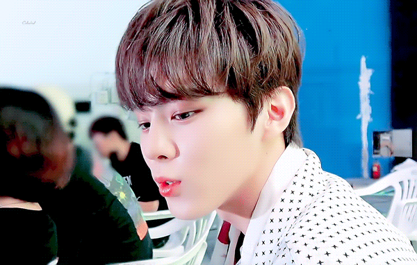 김우석 얼굴 갈릴만 함 | 인스티즈