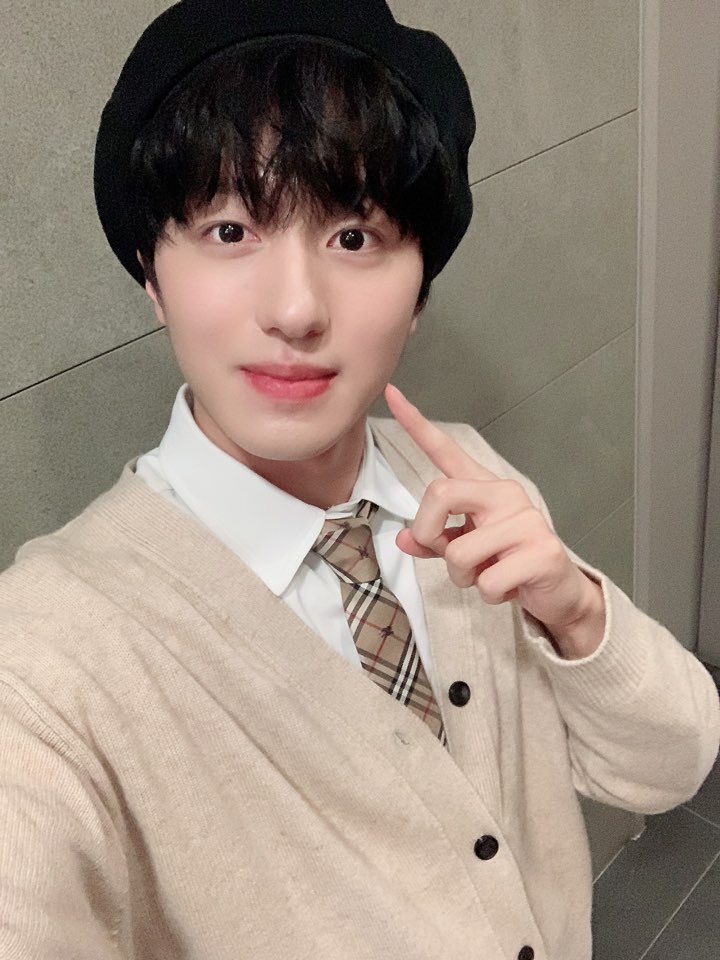 볼콕하는 찬희 넘 귀여워,,, | 인스티즈