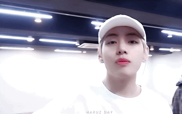 방탄 뷔는 사람 아닌거같어; | 인스티즈