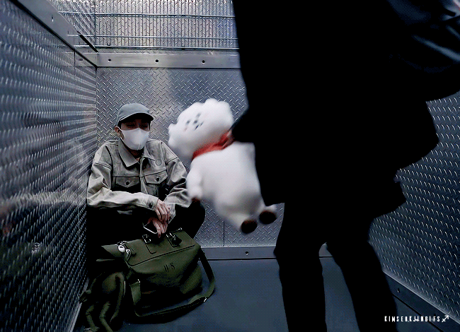 잠이 안 오니까 방탄 생각 나.. | 인스티즈