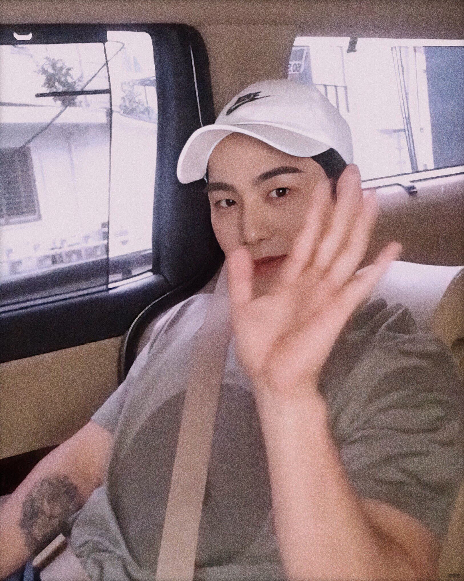 강동호(뉴이스트) 머리 덮은거 vs 깐거 | 인스티즈