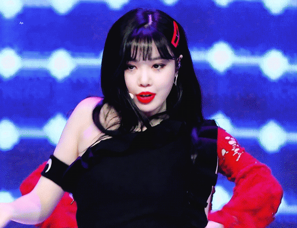 아이들 수진 부끄럼많이 타는 성격이라던데 무대에서 끼부리는거 넘 천재다 | 인스티즈