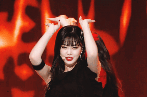 아이들 수진 부끄럼많이 타는 성격이라던데 무대에서 끼부리는거 넘 천재다 | 인스티즈