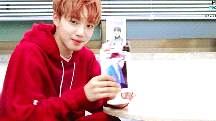 박우진 이대휘 사진 세워놓고 했던 2년전 동현이 생일파티 | 인스티즈