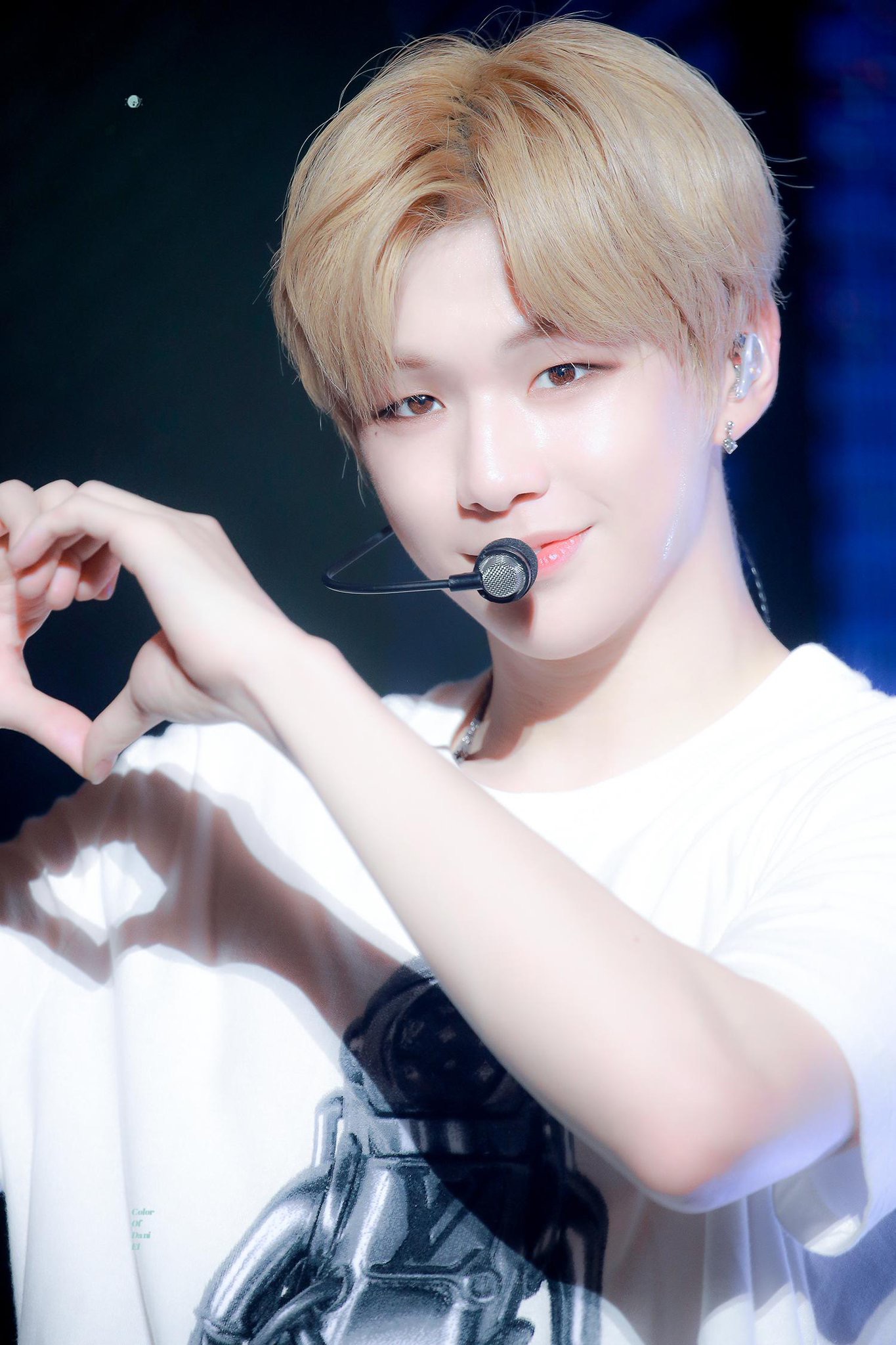 강다니엘 얼굴 너무 신기해 | 인스티즈