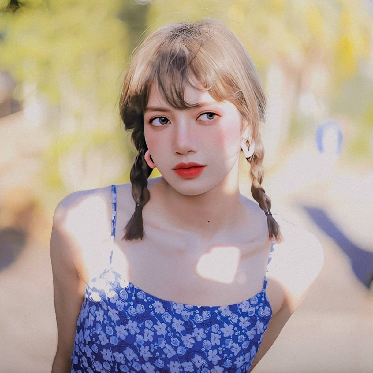 블핑 리사 사진인데 뭔가 미술관에 있어야하는 느낌이야 | 인스티즈