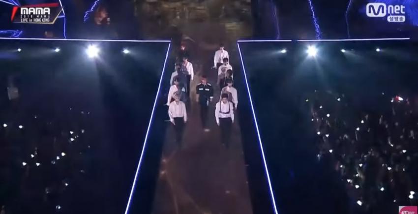 와 강다니엘 센터라고 의상도 밀어주는 거야? | 인스티즈