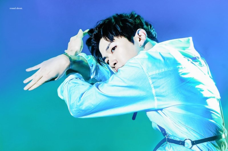 난 아직도 못잊어 강다니엘 흑발완깐에 하네스 | 인스티즈