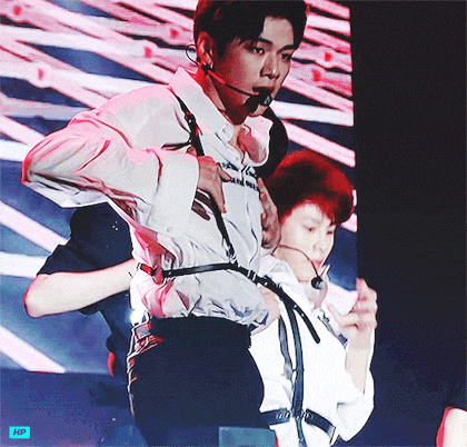 난 아직도 못잊어 강다니엘 흑발완깐에 하네스 | 인스티즈