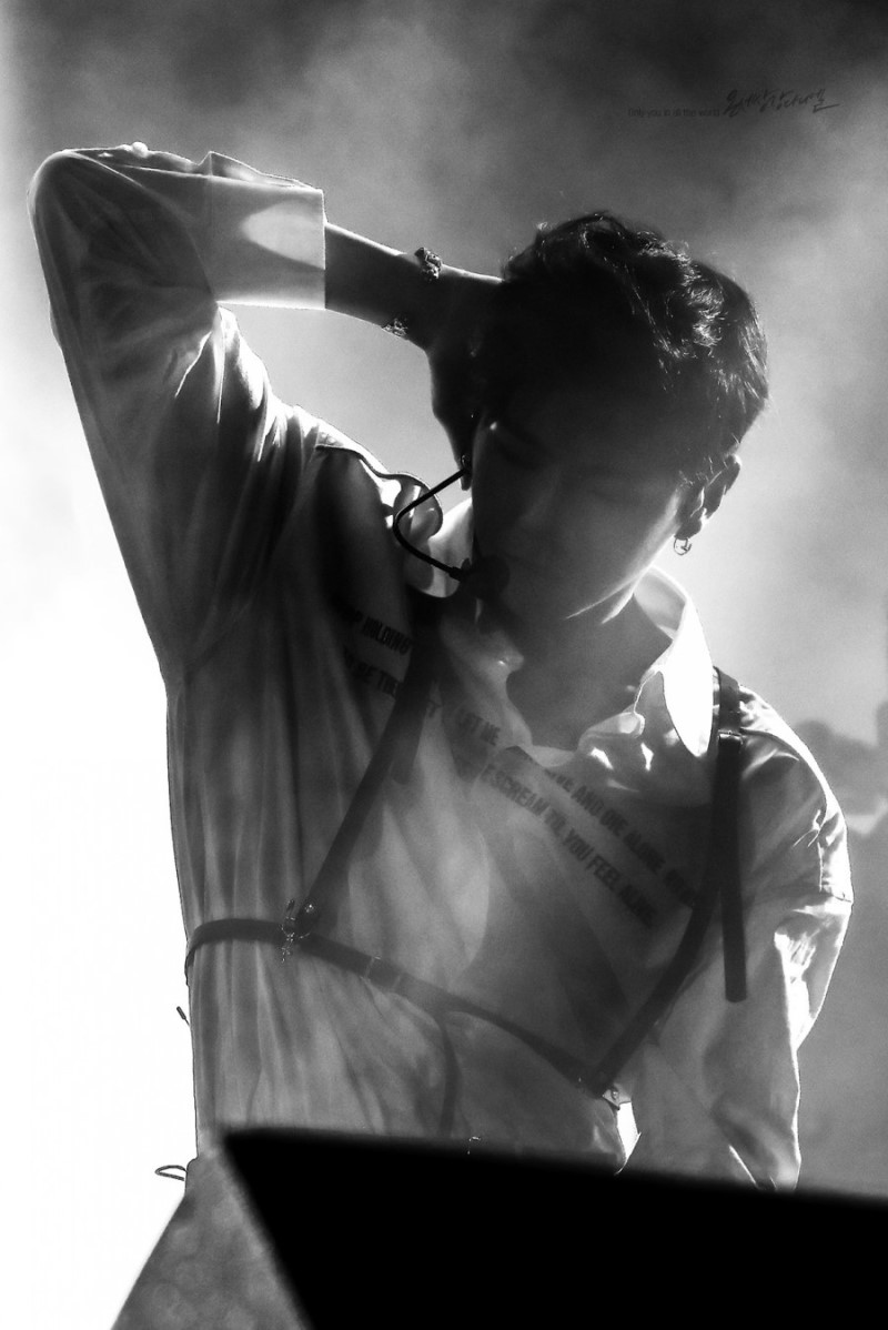 난 아직도 못잊어 강다니엘 흑발완깐에 하네스 | 인스티즈