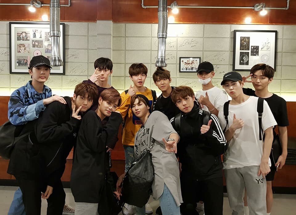 에너제틱 뮤비는 나름 예쁜 청청이나 캐주얼이었던 거 같은데 | 인스티즈