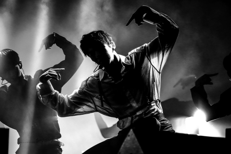 난 아직도 못잊어 강다니엘 흑발완깐에 하네스 | 인스티즈