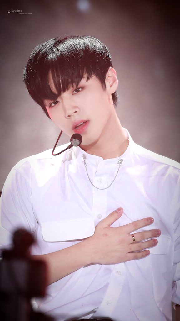 박지훈은 그냥 흰 상의 입히면 얼굴이 완성 | 인스티즈