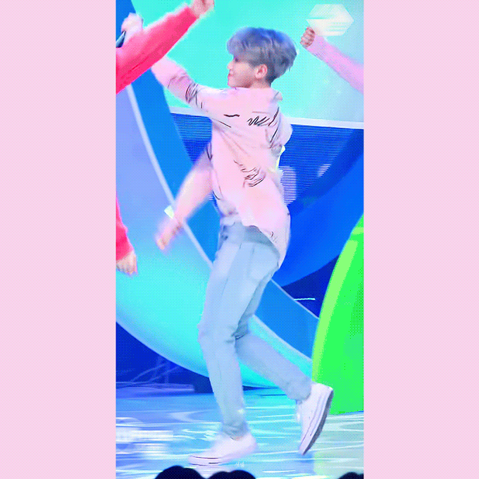 우지 미치게 귀엽다.....무대에서 이렇게 귀여우면 어쩌자는거야 | 인스티즈