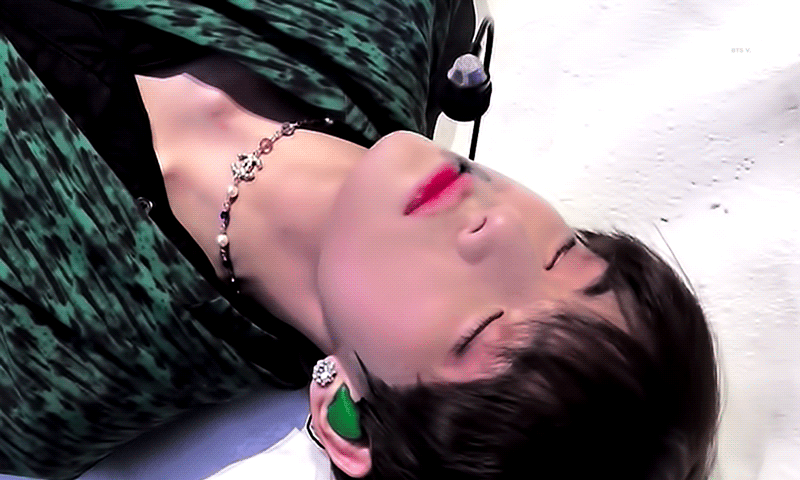 방탄 뷔가 대놓고 사람 홀리는 짤 | 인스티즈