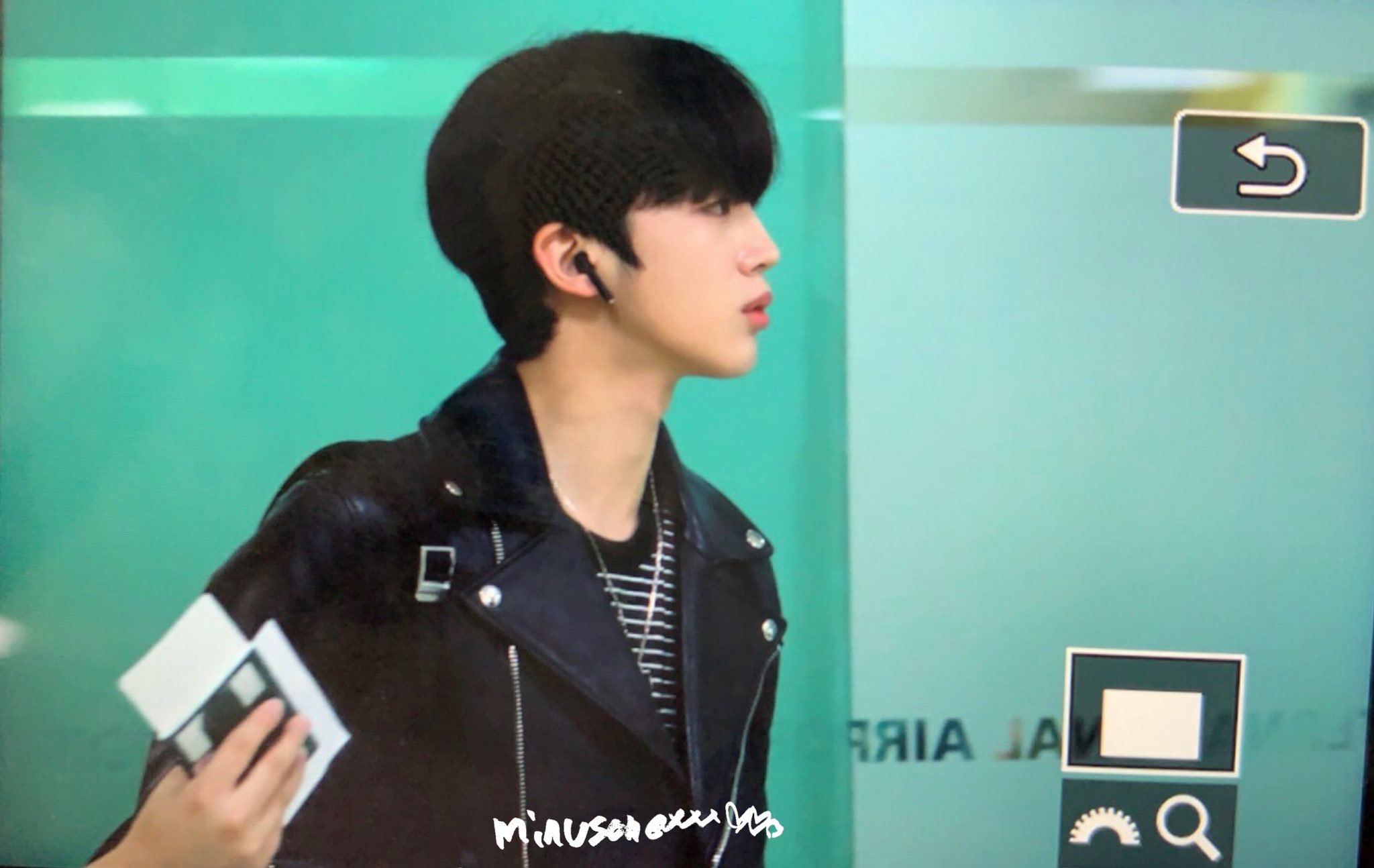 김요한 지금까지 총 4번의 공항패션을 보였지만 팬들이 제일 열광한 패션은 이거임 | 인스티즈