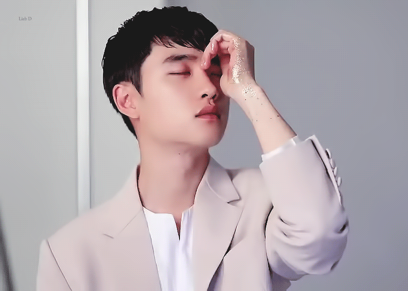 디오 귀랑 목에 글리터 바른거 보고 가세요 | 인스티즈