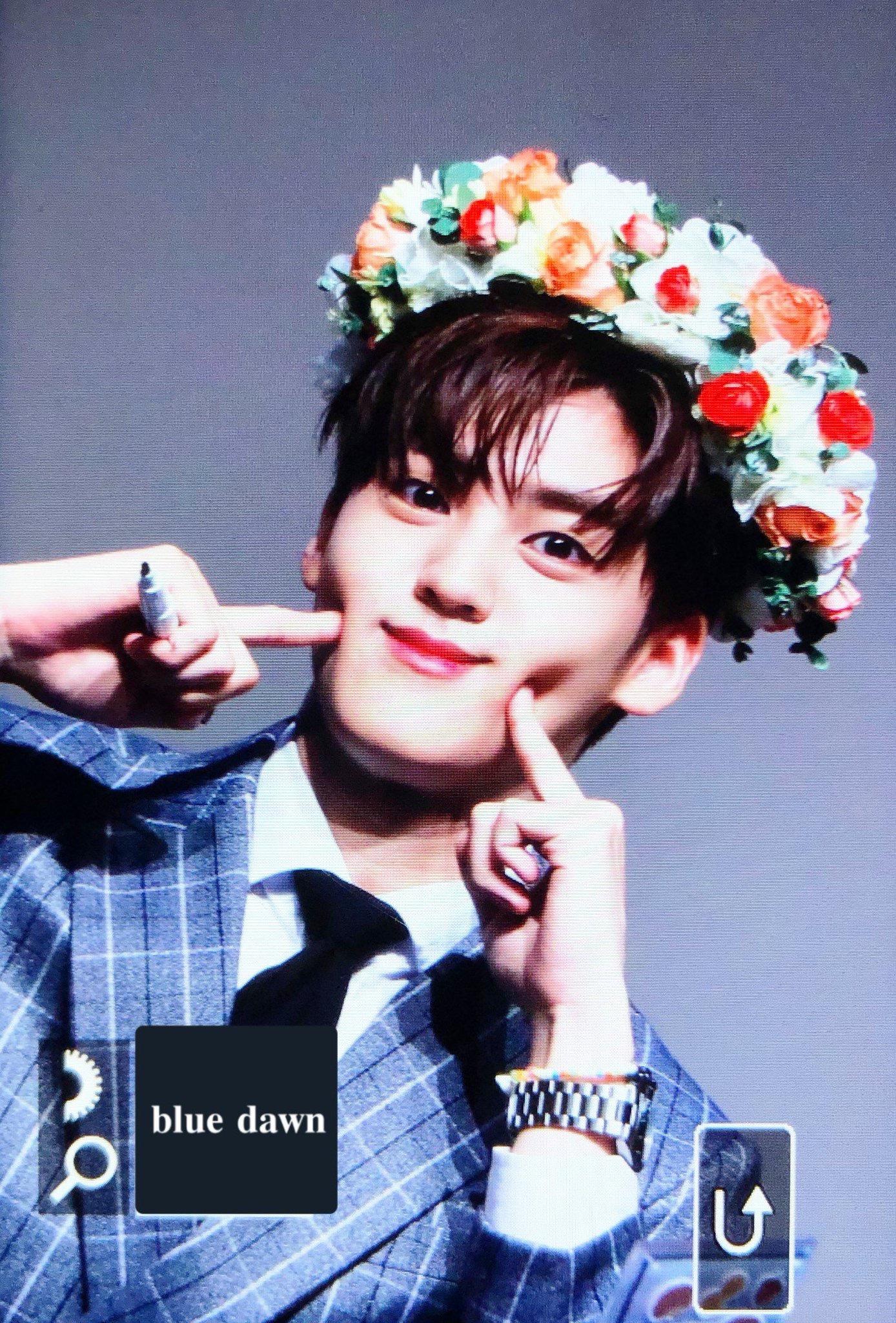 송유빈 애교살 진짜 뚱카롱이야 | 인스티즈