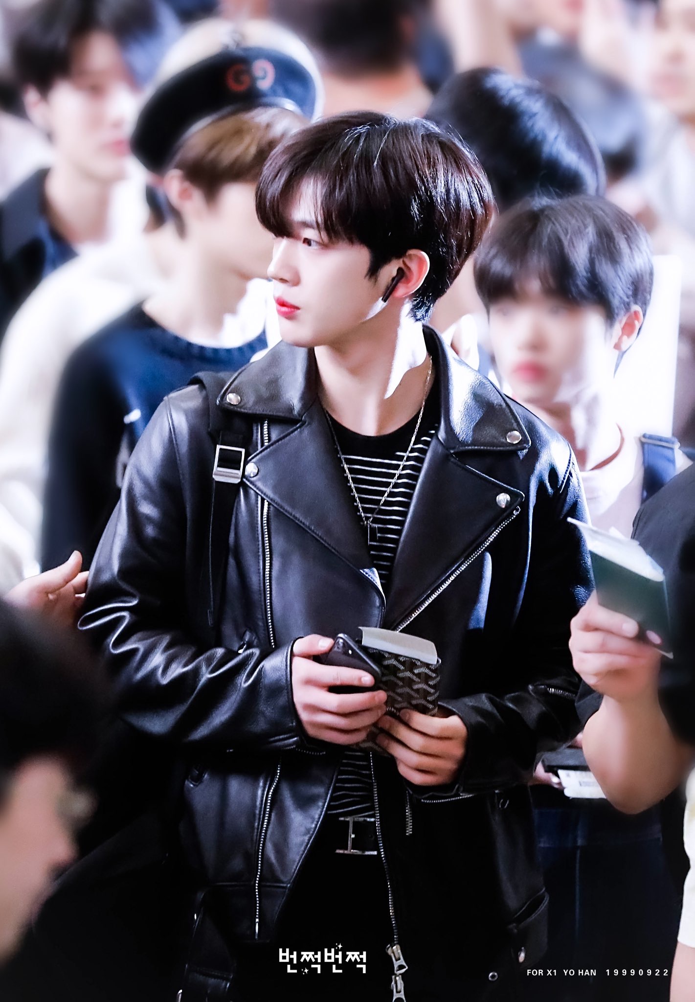 김요한 지금까지 총 4번의 공항패션을 보였지만 팬들이 제일 열광한 패션은 이거임 | 인스티즈