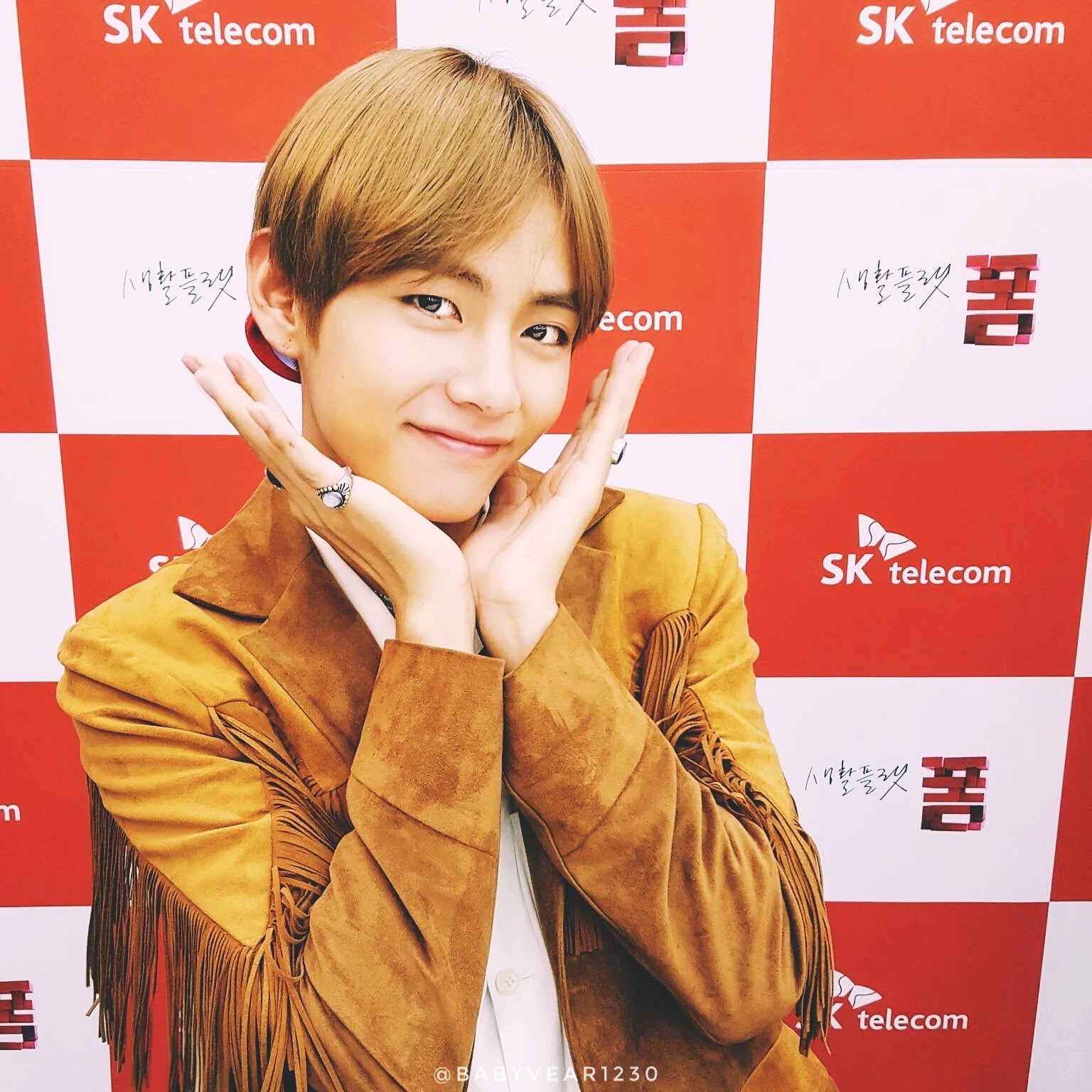 방탄 뷔 꽃받침 다 리얼 사랑스럽다 | 인스티즈