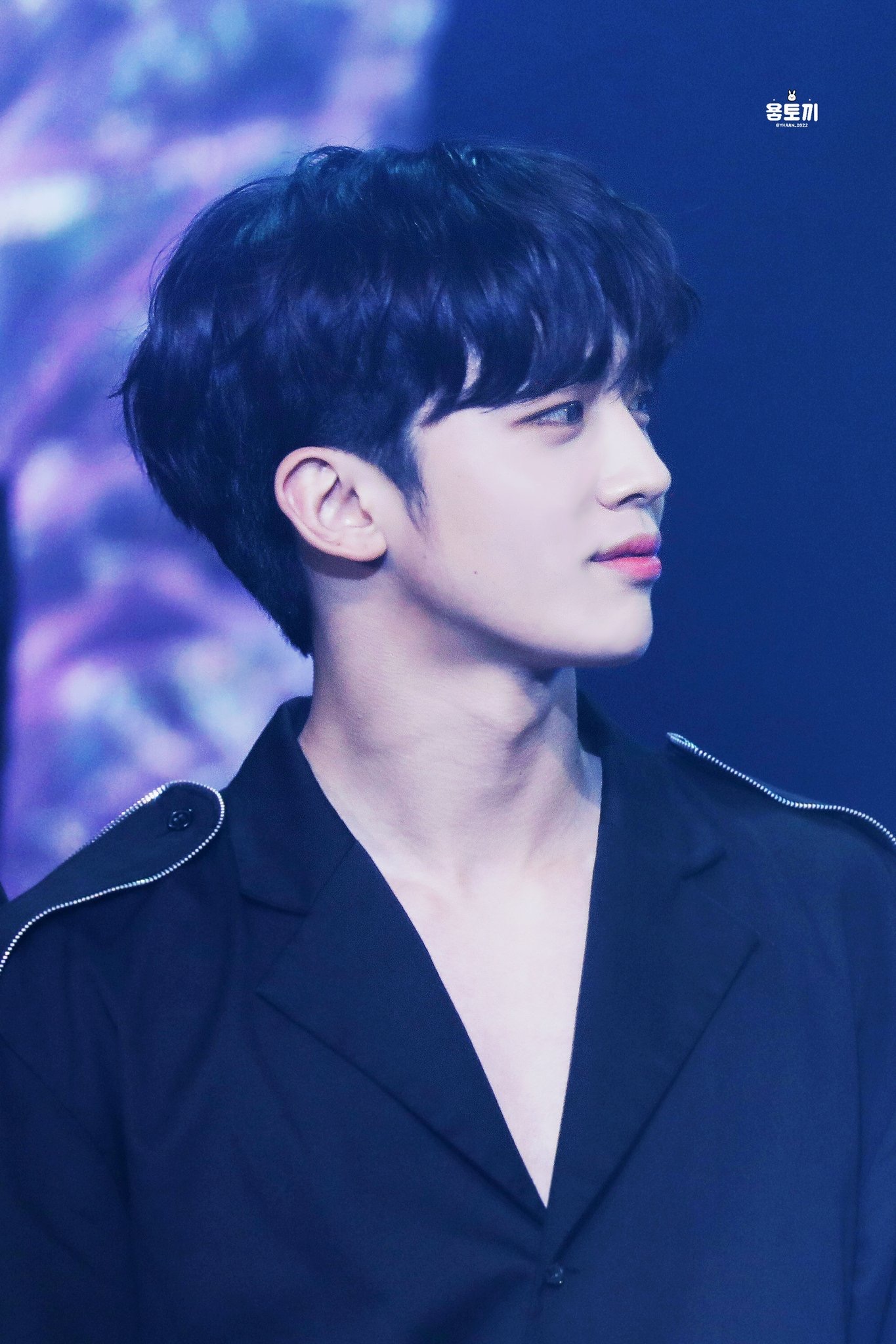 김요한 옆선 쳐돌이 나야...... 요근래 본 사람들 중 제일 예뻐 | 인스티즈