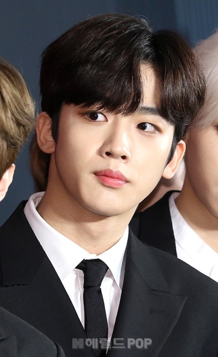 김우석이랑 김요한 얼굴선 비슷하다?는 말 몰랐는데 이 사진 보고 뭔지 알겠더라 | 인스티즈