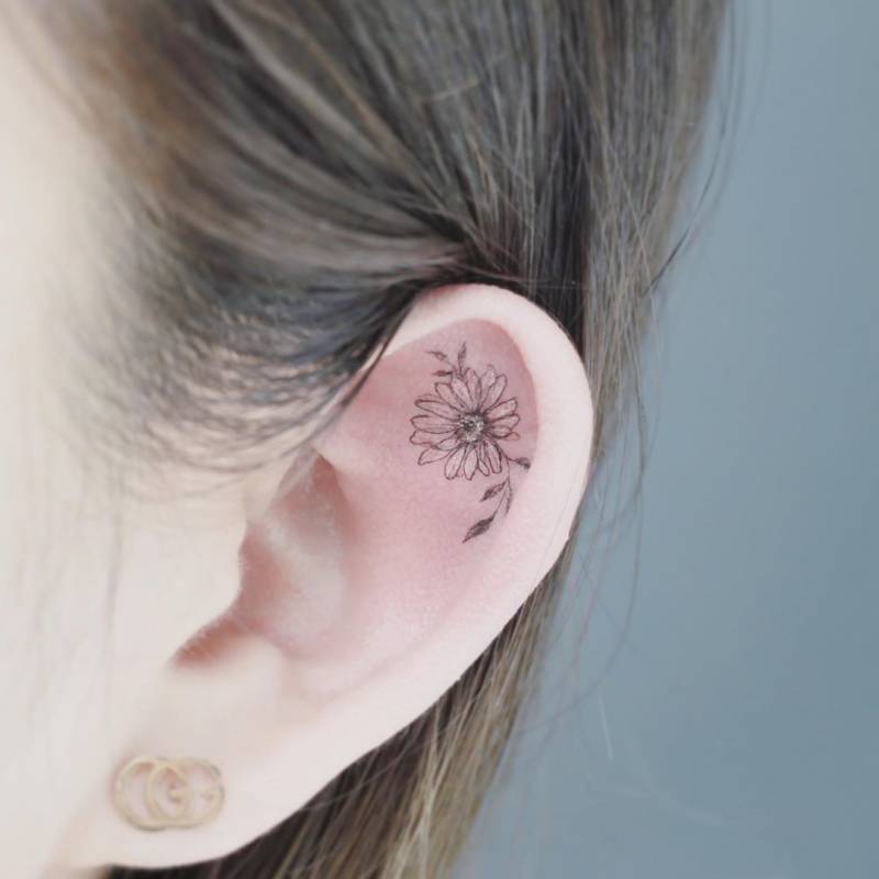 귀 안쪽에 이렇게 타투하는거... 겁나 아프겠지...? | 인스티즈