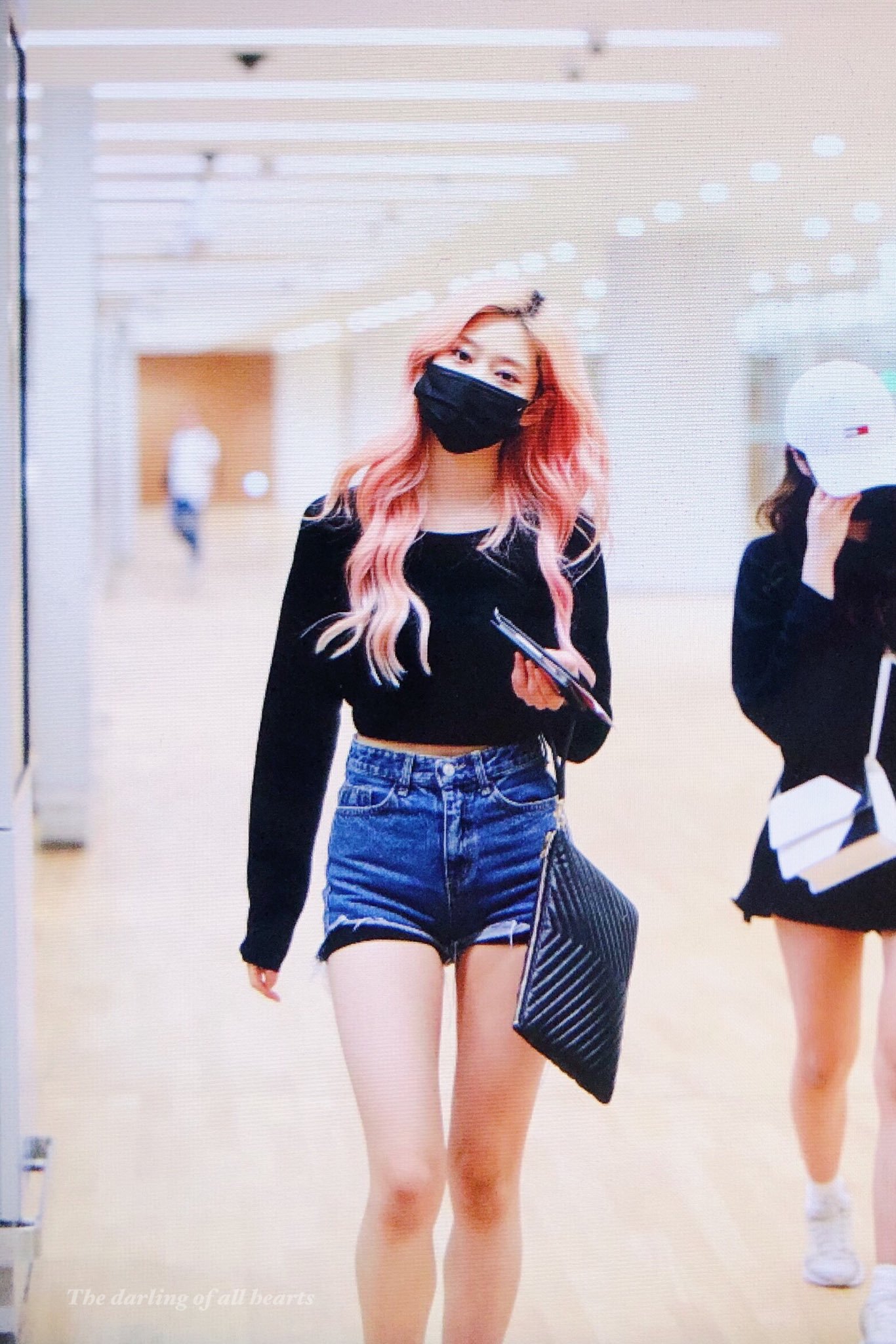 김민주 청바지 모델이나 악세서리 브랜드 모델 하는거 보고싶어 | 인스티즈