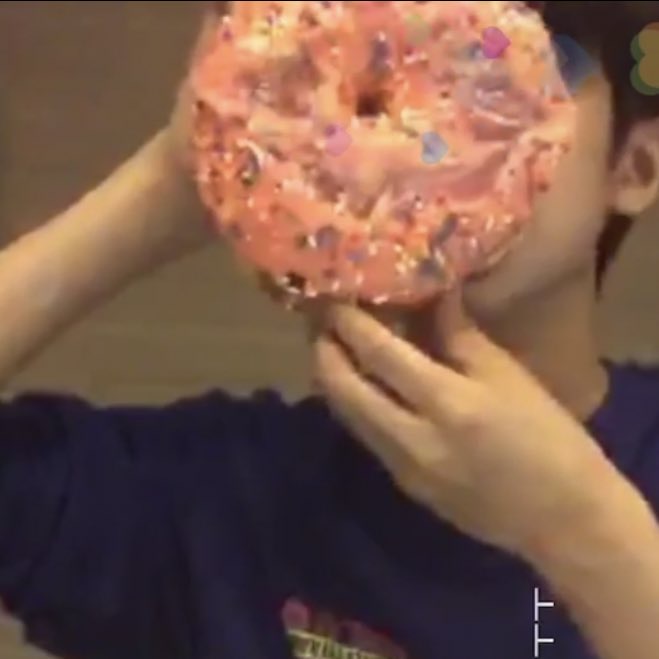 아아아아ㅏㄱ 김민규 도넛먹은거 귀여워죽어ㅠㅠㅠ | 인스티즈