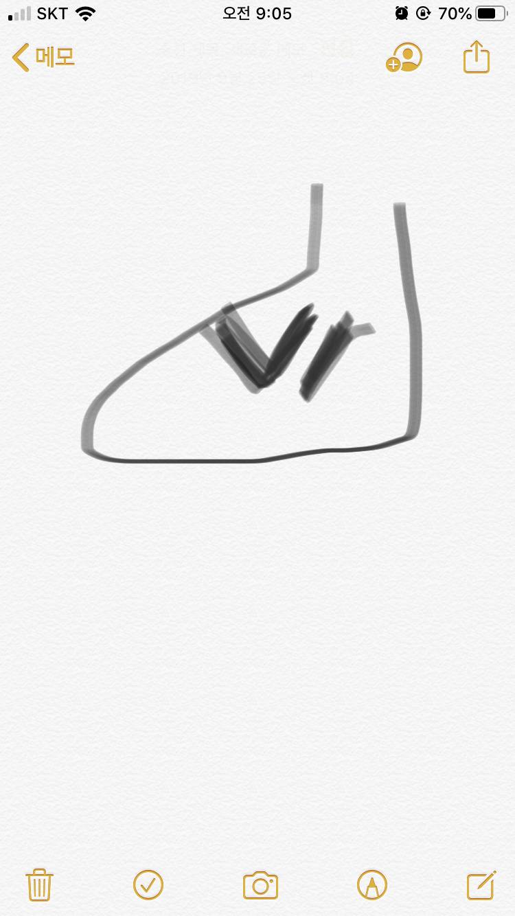 이렇게 생긴 스니커즈 찾아줄 익 있어??ㅠㅠ | 인스티즈