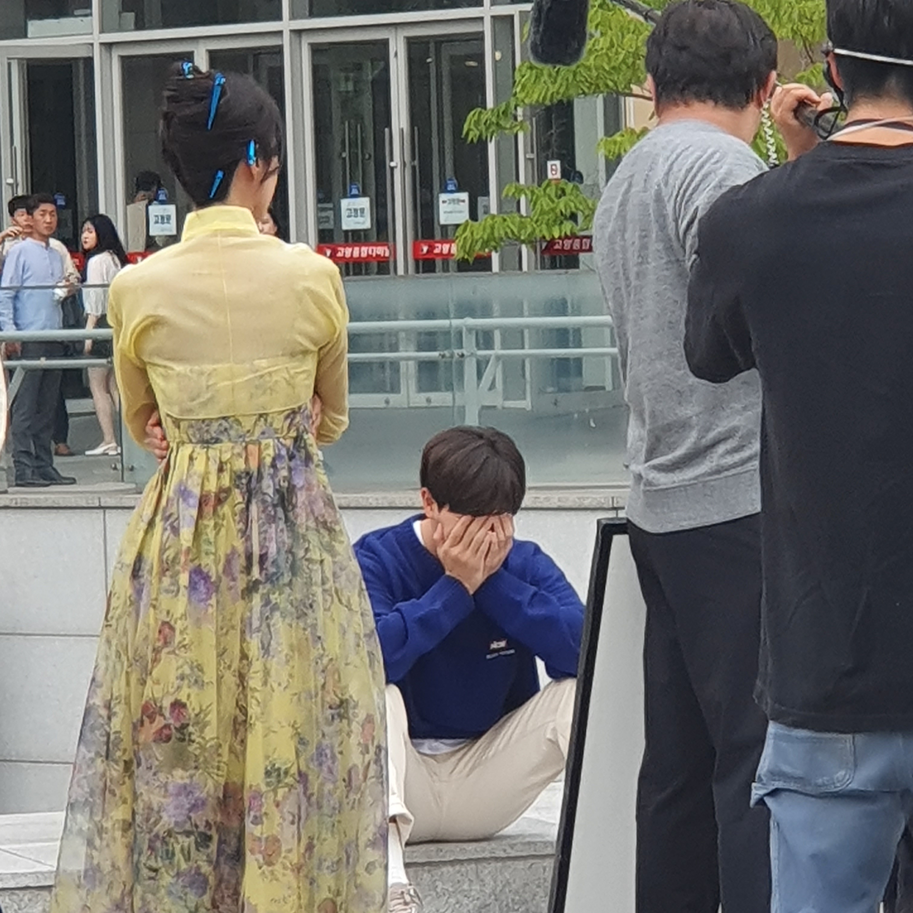 어제자 육성재 드라마 촬영 목격짤.jpg | 인스티즈